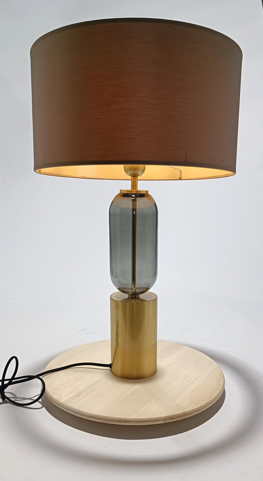 Base de lámpara en metal dorado y cristal gris.