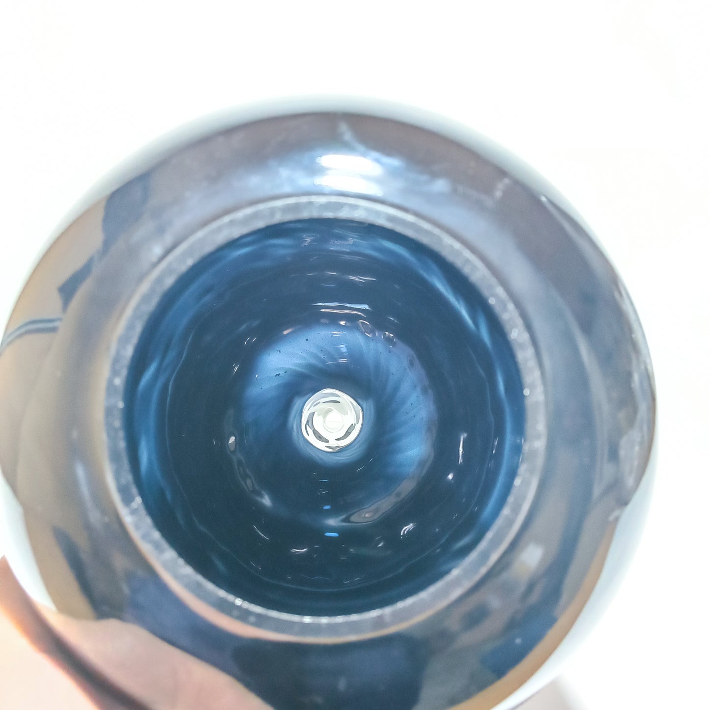 Base de candeeiro de mesa com grãos dourados