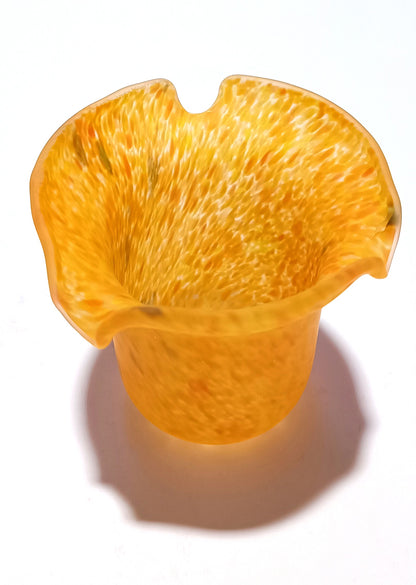 Tulipán naranja con semilla verde y ala corta