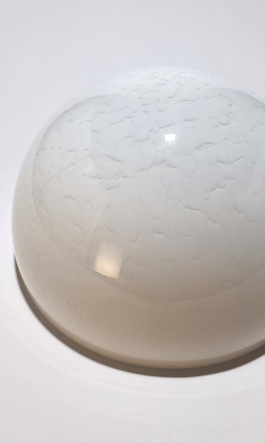 Pantalla para bombilla tipo "Seta" con veta blanca.