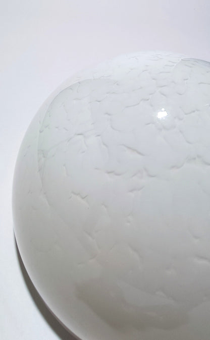 Pantalla para bombilla tipo "Seta" con veta blanca.