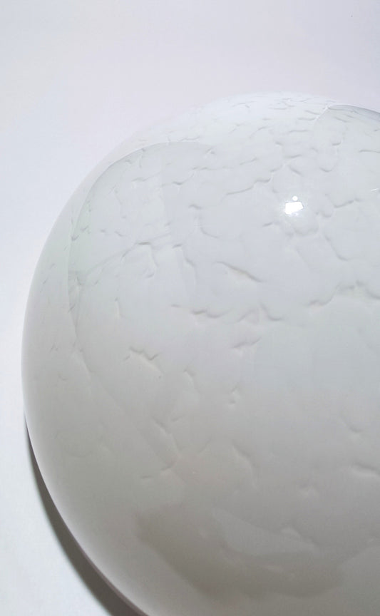 Pantalla para bombilla tipo "Seta" con veta blanca.