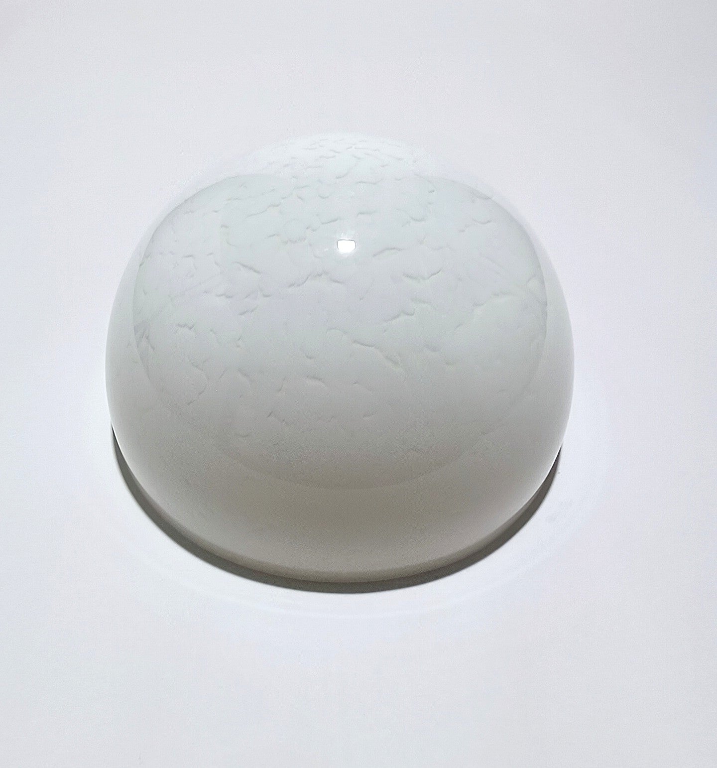 Pantalla para bombilla tipo "Seta" con veta blanca.