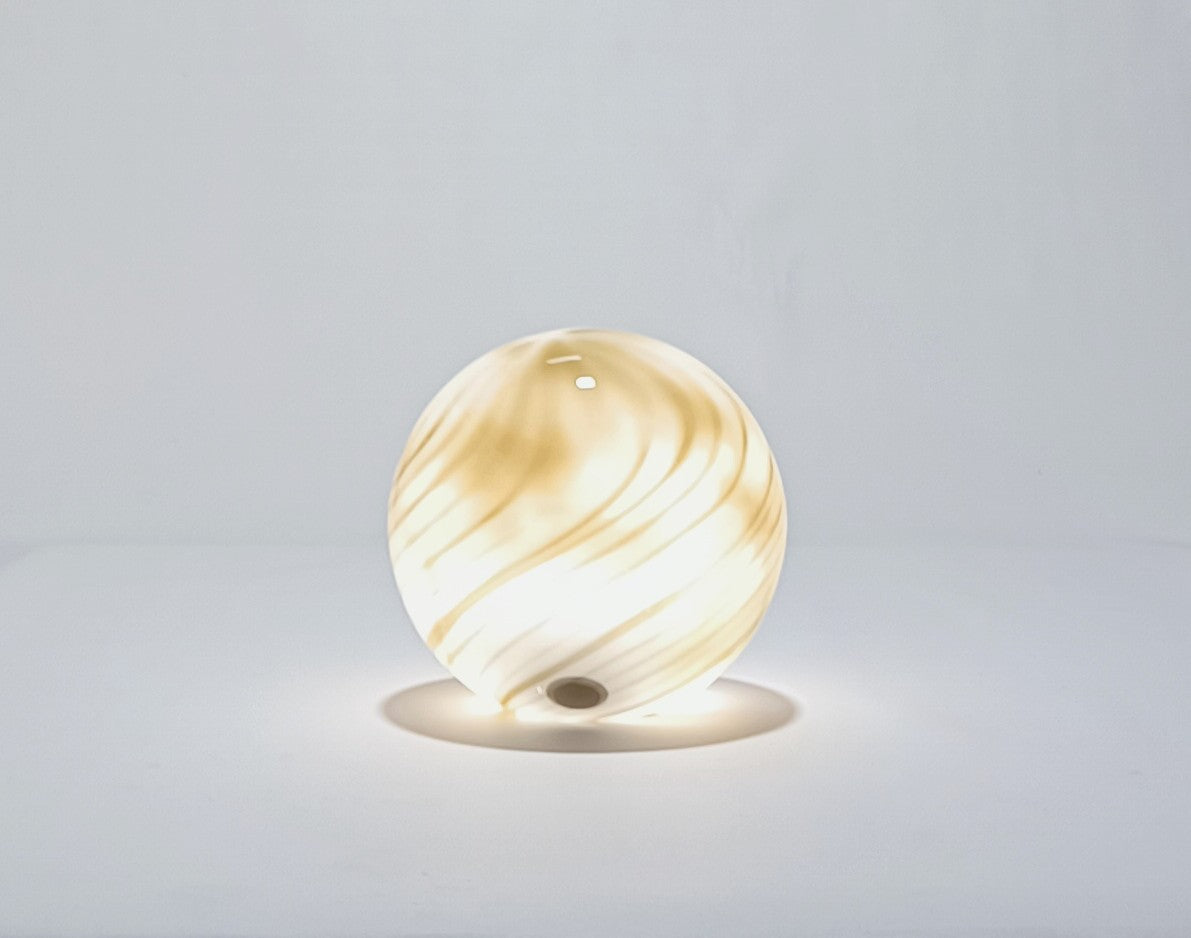 Lámpara de mesa inalámbrica de cristal opalino verde oliva con diseño acanalado — Ø 25 cm