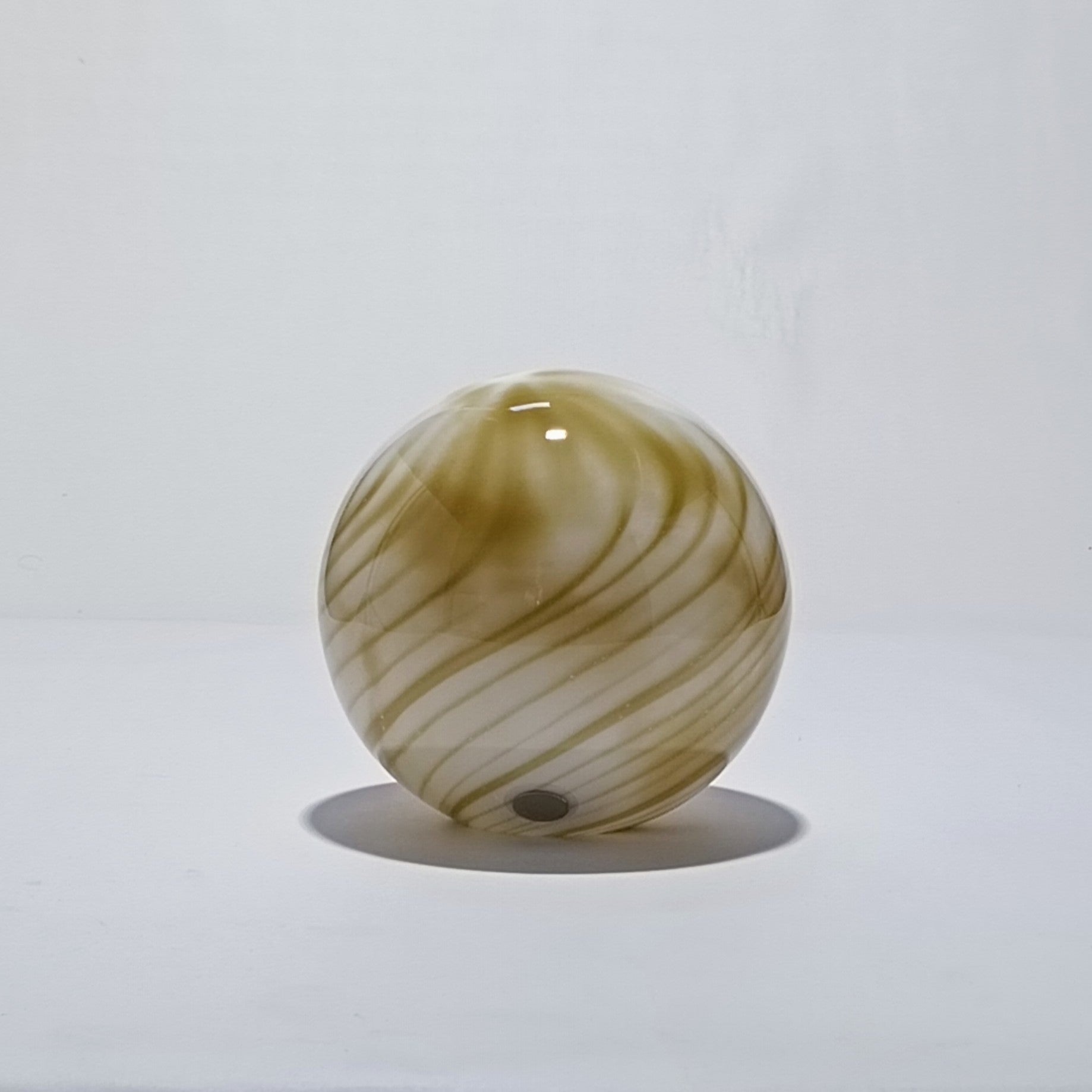 Candeeiro de Mesa Sem Fios em Vidro Opalino Verde-Oliva Raiado — Ø 25 cm