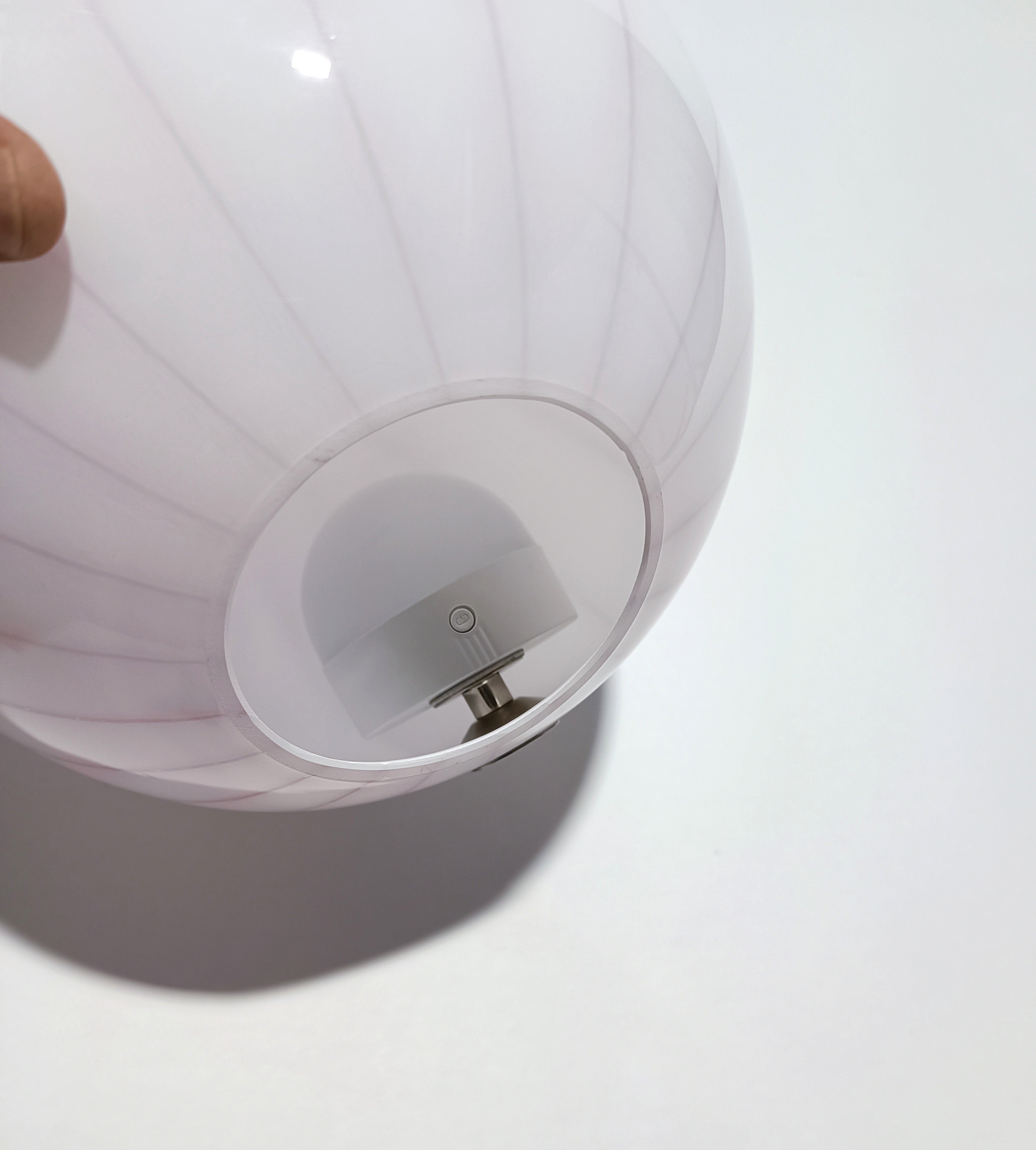 Candeeiro de Mesa Sem Fios em Vidro Opalino Verde Raiado — Ø 25 cm