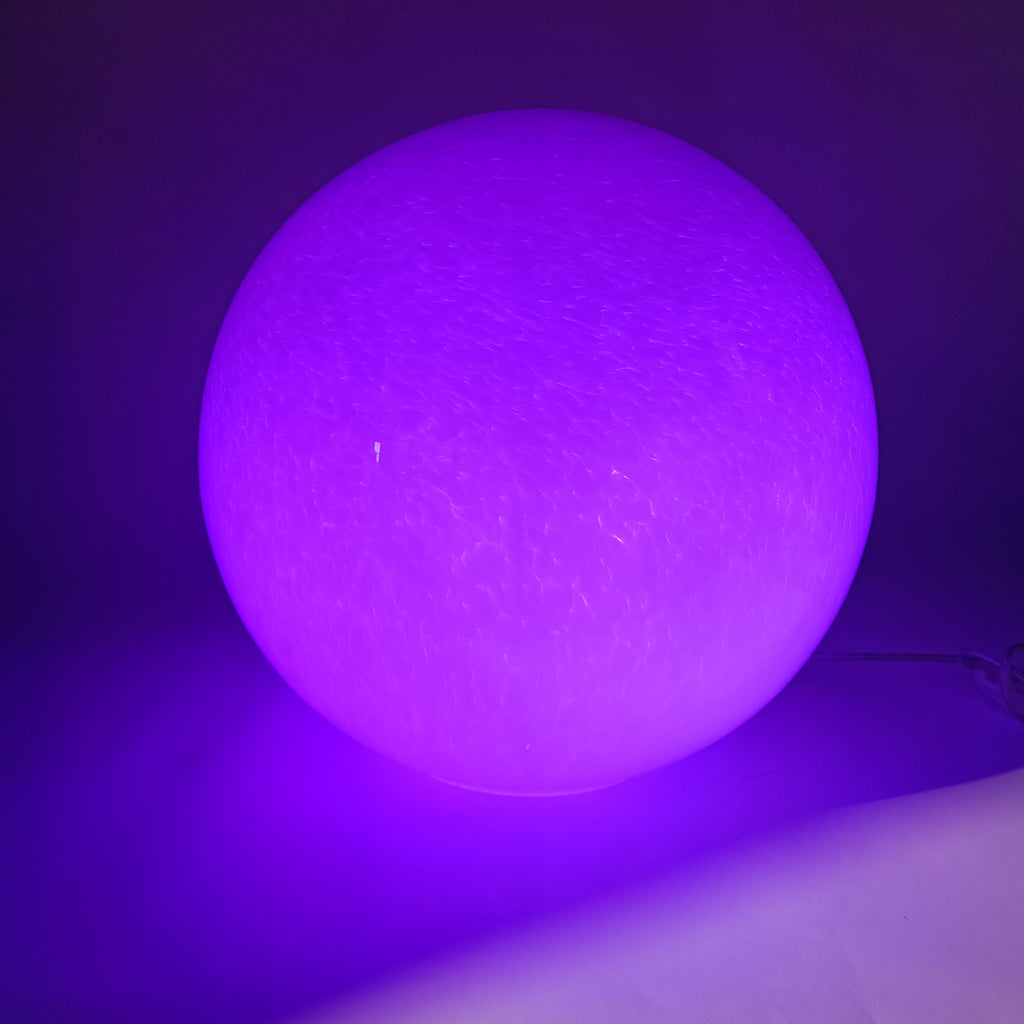 Globo de cristal opalino de 35 cm, con bombilla RGB incluida.