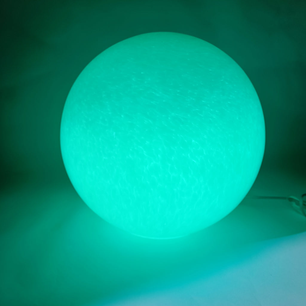 Globo de cristal opalino de 35 cm, con bombilla RGB incluida.