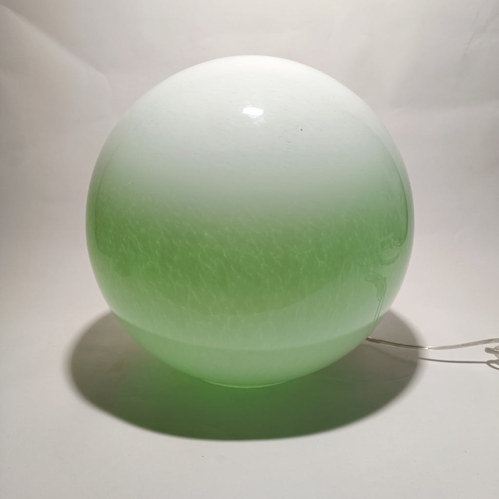 Globo de cristal opalino de 35 cm, con bombilla RGB incluida.