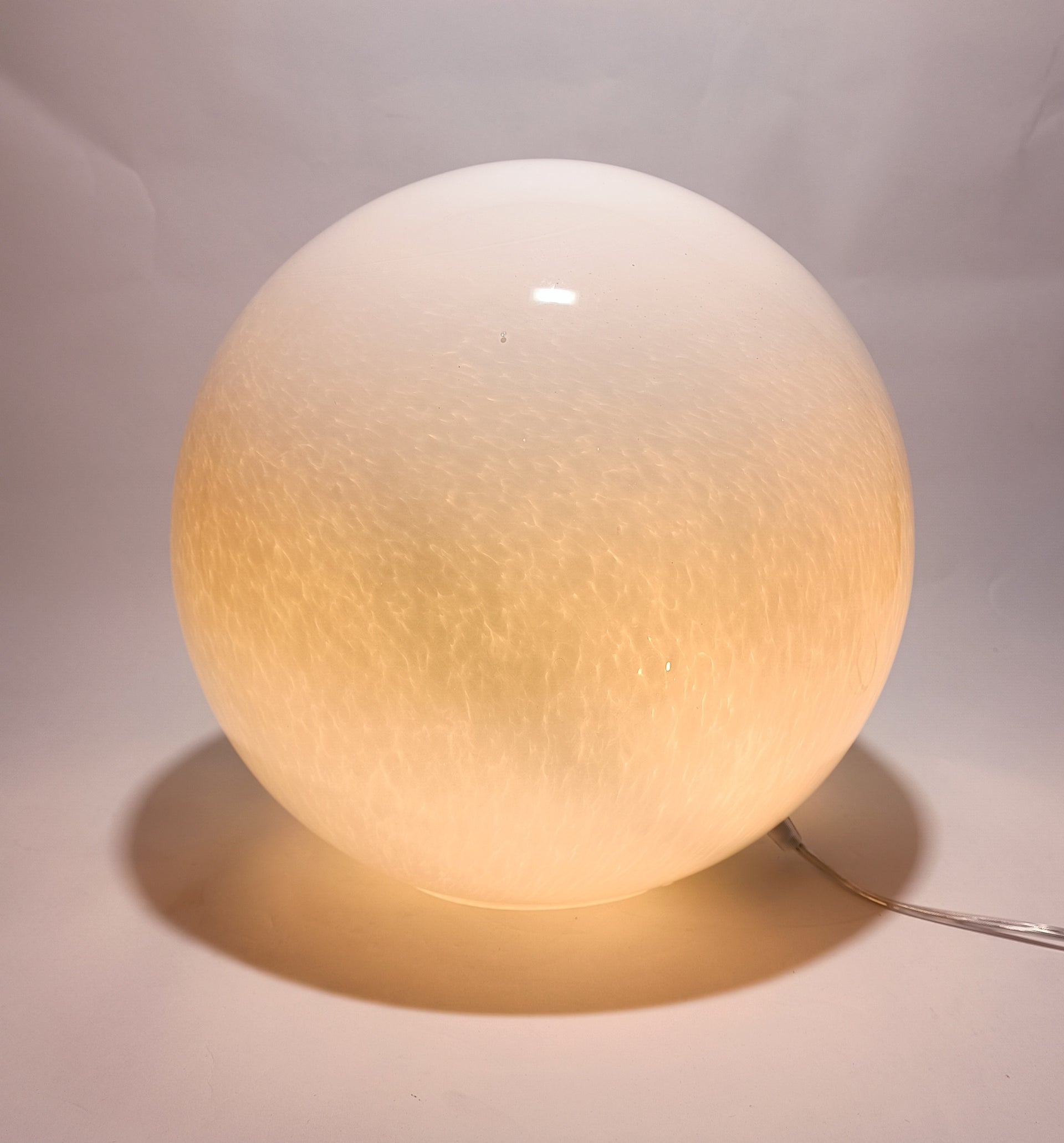 Globe en verre opale, 35 cm, avec ampoule RGB incluse.
