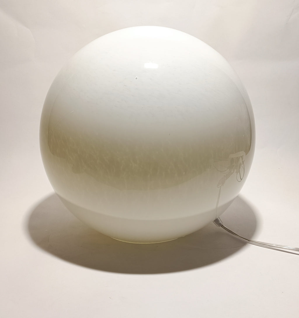 Globo de cristal opalino de 35 cm, con bombilla RGB incluida.