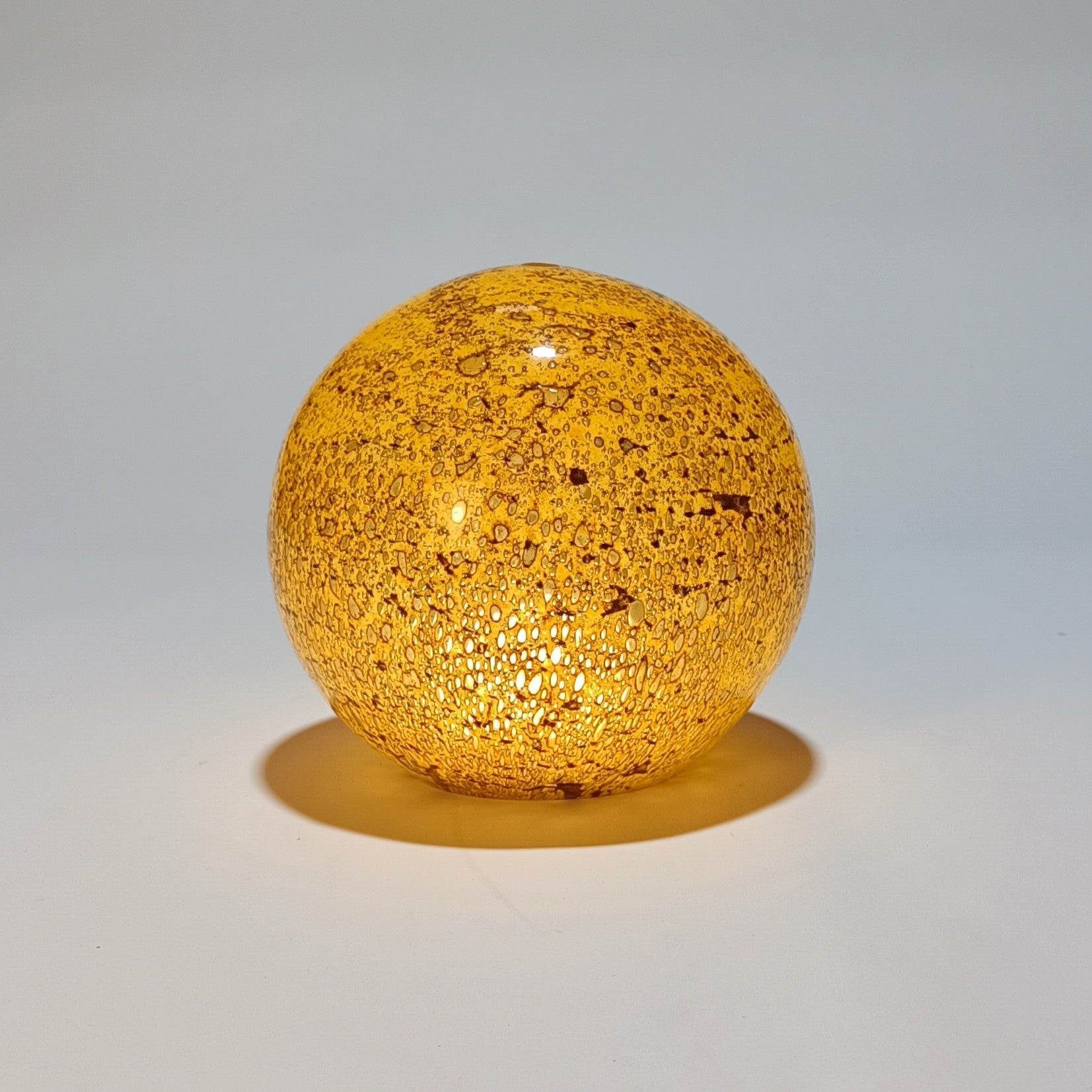 Abajur Esfera Vidro Artesanal Volkano Âmbar Dourado