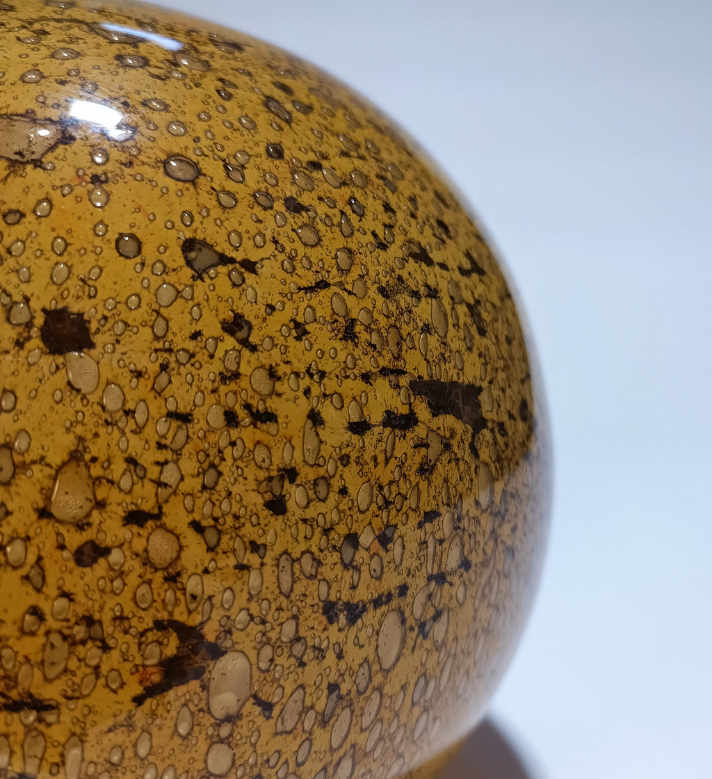 Abajur Esfera Vidro Artesanal Volkano Âmbar Dourado