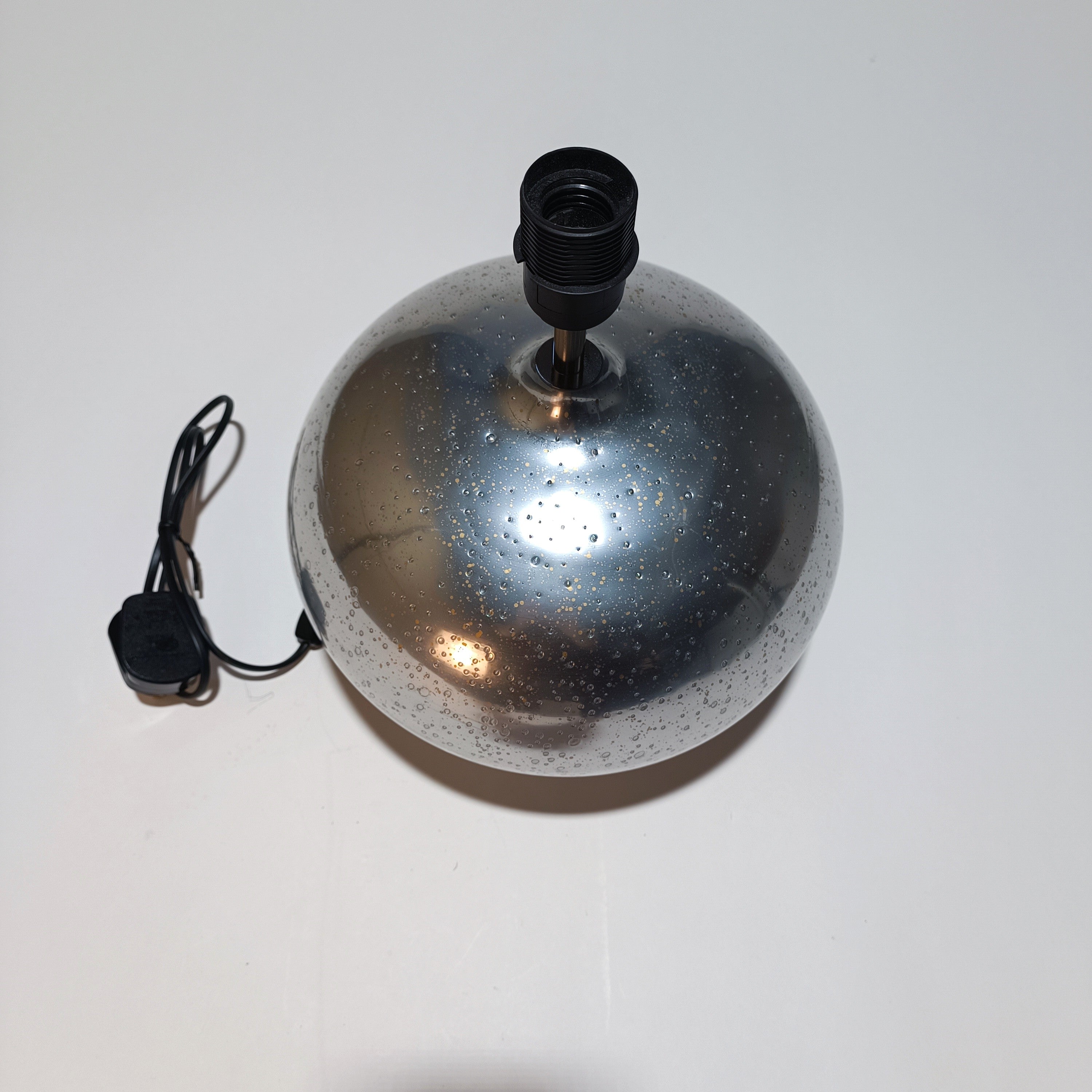 Candeeiro de Mesa em Vidro com Bolhas – Base Oval Prateada