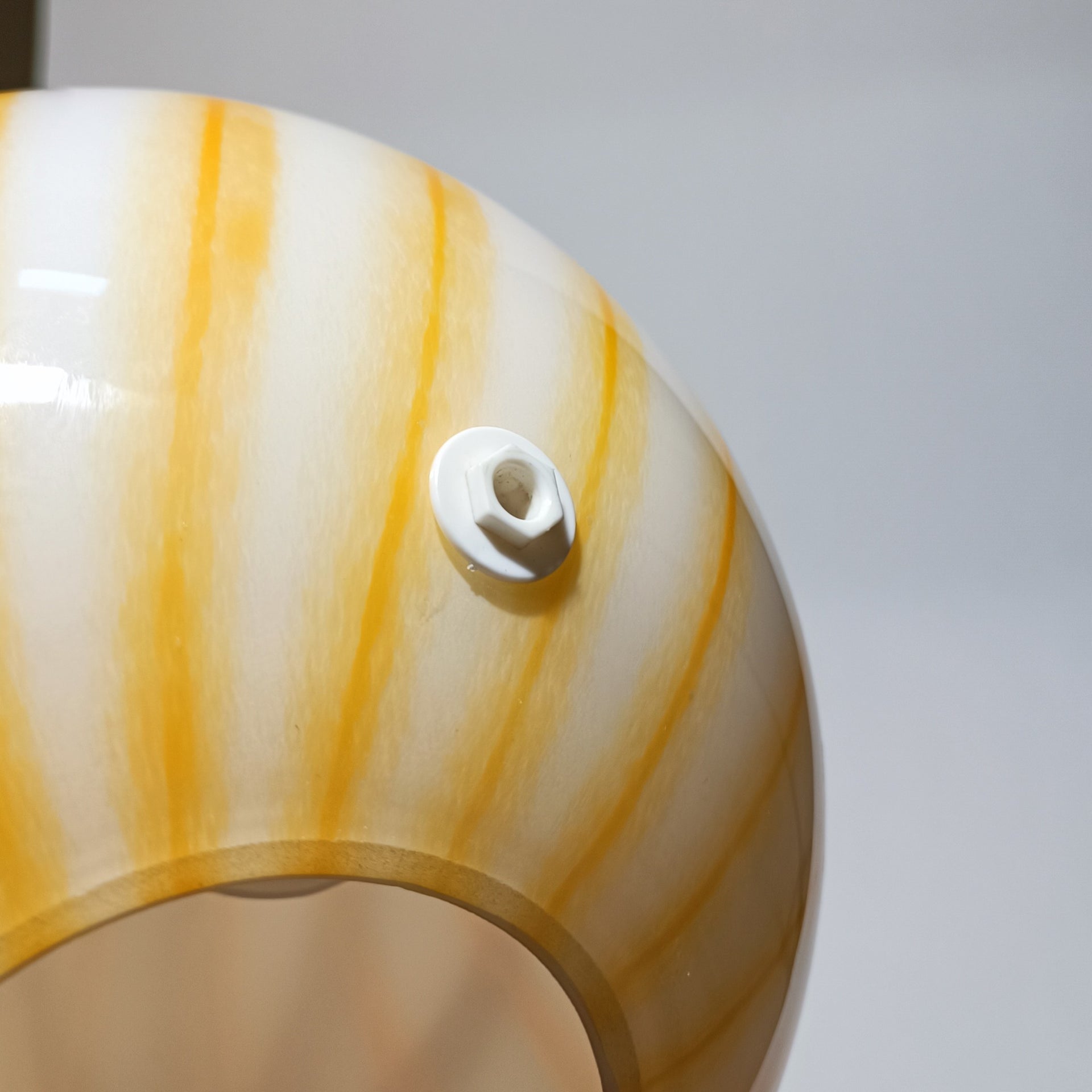 Candeeiro de Mesa Sem Fios em Vidro Soprado – Amarelo Raiado | Ø 25 cm