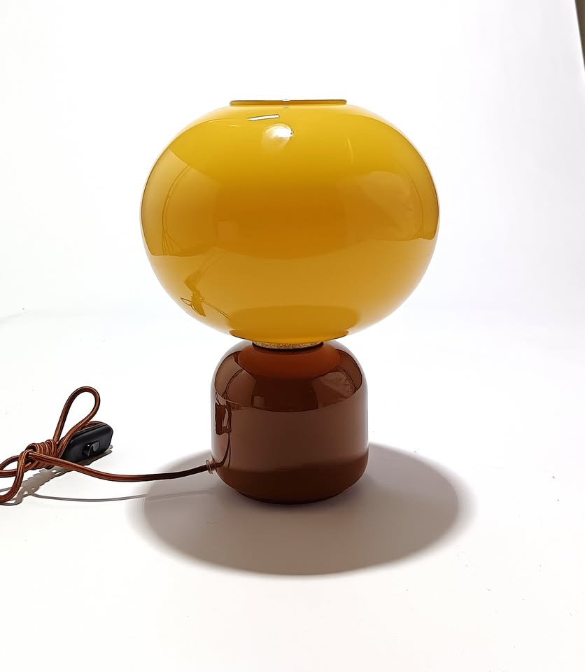 Lámpara de mesa de cristal moderna