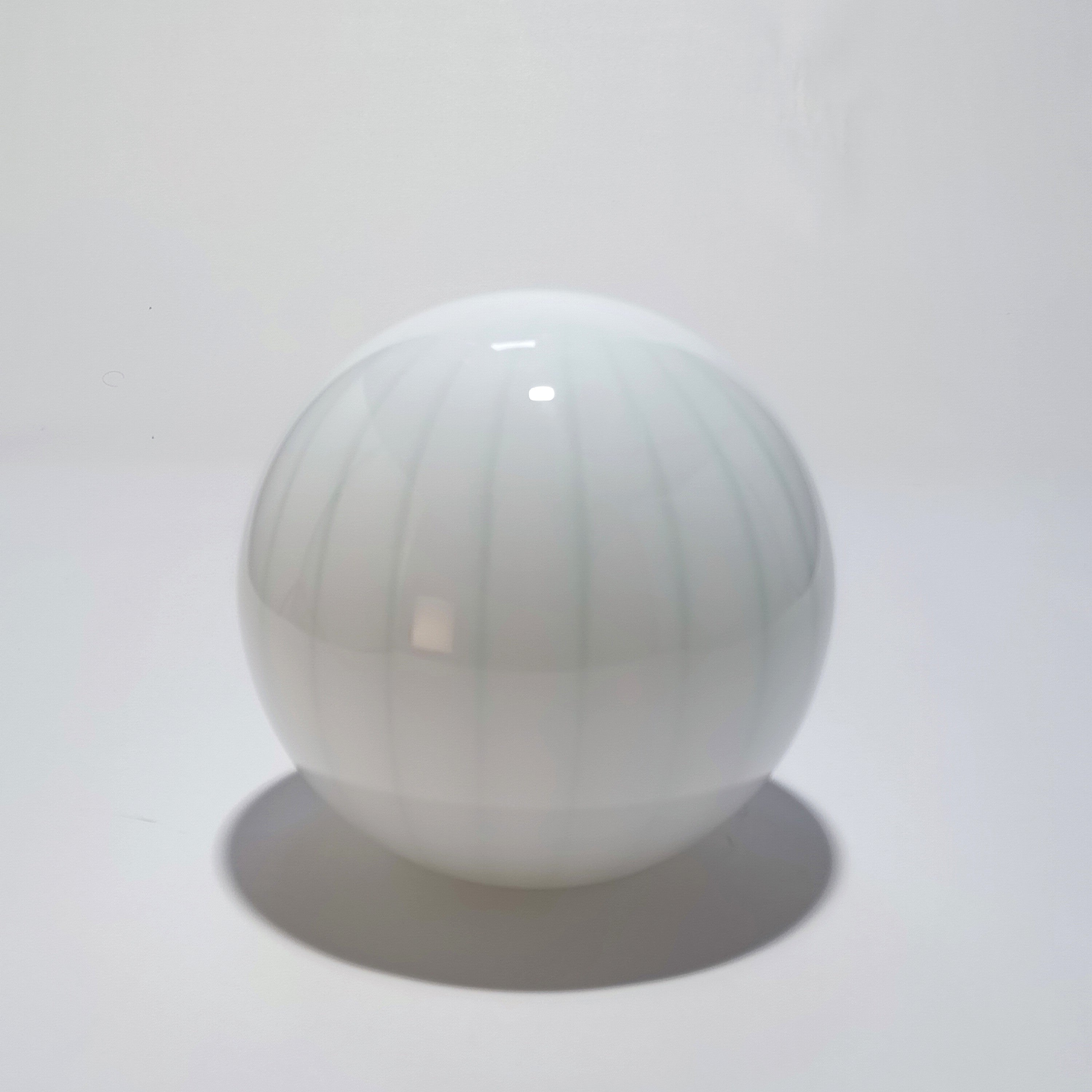 Candeeiro de Mesa Sem Fios em Vidro Soprado — Azul Claro Raiado | Ø 25 cm