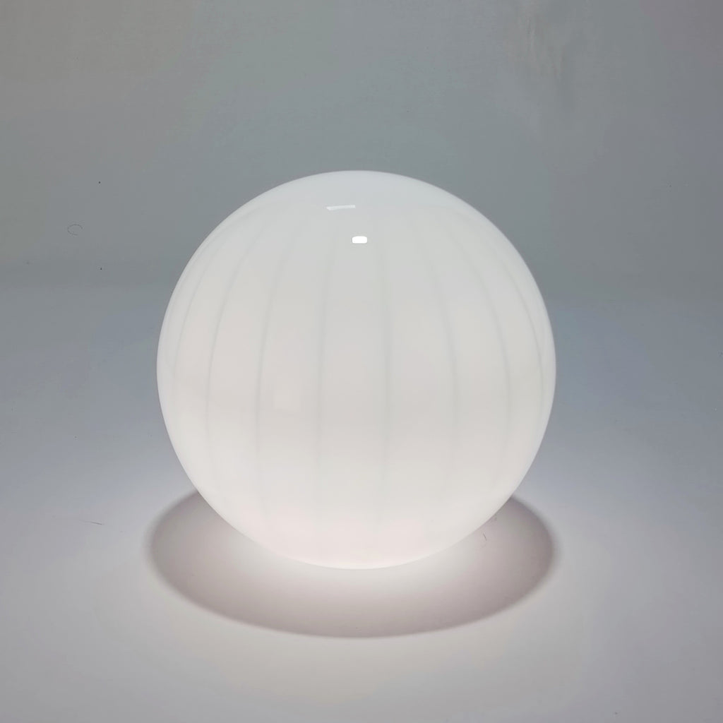 Candeeiro de Mesa Sem Fios em Vidro Soprado — Azul Claro Raiado | Ø 25 cm