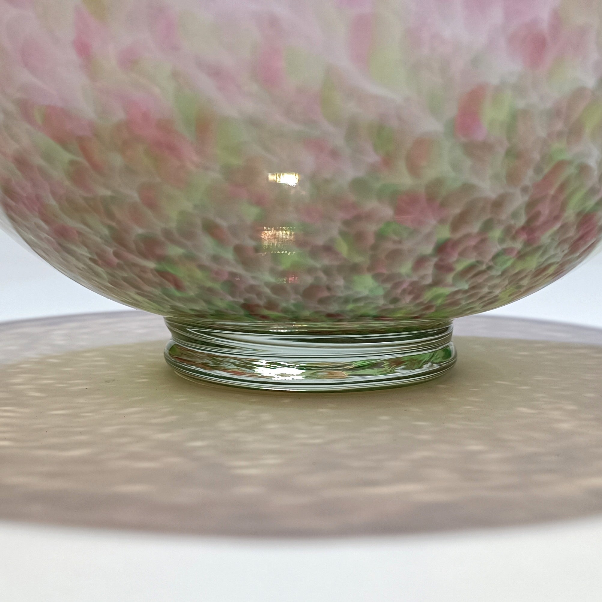 Taça decorativa em vidro artesanal com efeito pontilhado multicolor