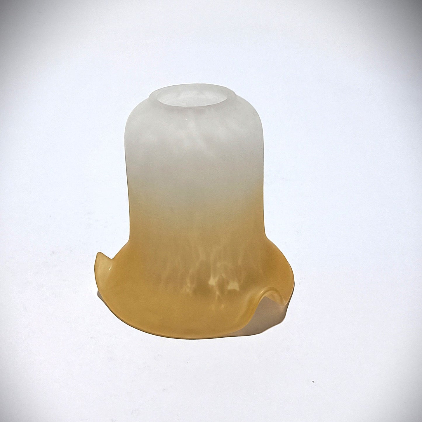 Tulipa em vidro fosco degradê branco e mel