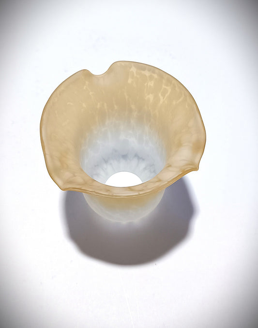 Tulipa em vidro fosco degradê branco e mel