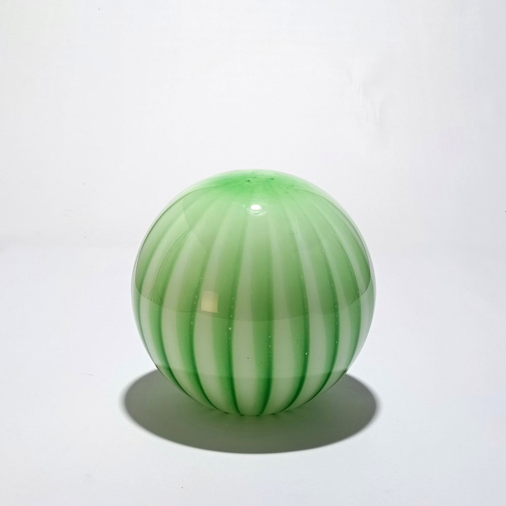 Candeeiro de Mesa Sem Fios em Vidro Opalino Verde Raiado — Ø 25 cm