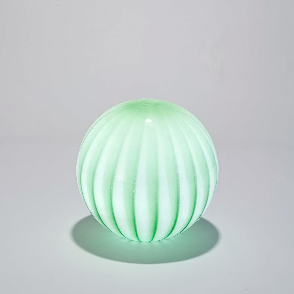 Candeeiro de Mesa Sem Fios em Vidro Opalino Verde Raiado — Ø 25 cm
