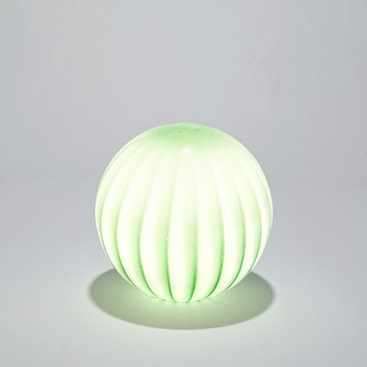 Lámpara de mesa inalámbrica de cristal verde opalino con rayos — Ø 25 cm