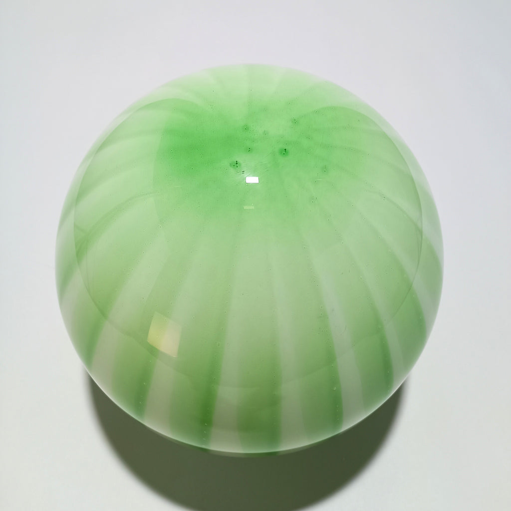 Candeeiro de Mesa Sem Fios em Vidro Opalino Verde Raiado — Ø 25 cm