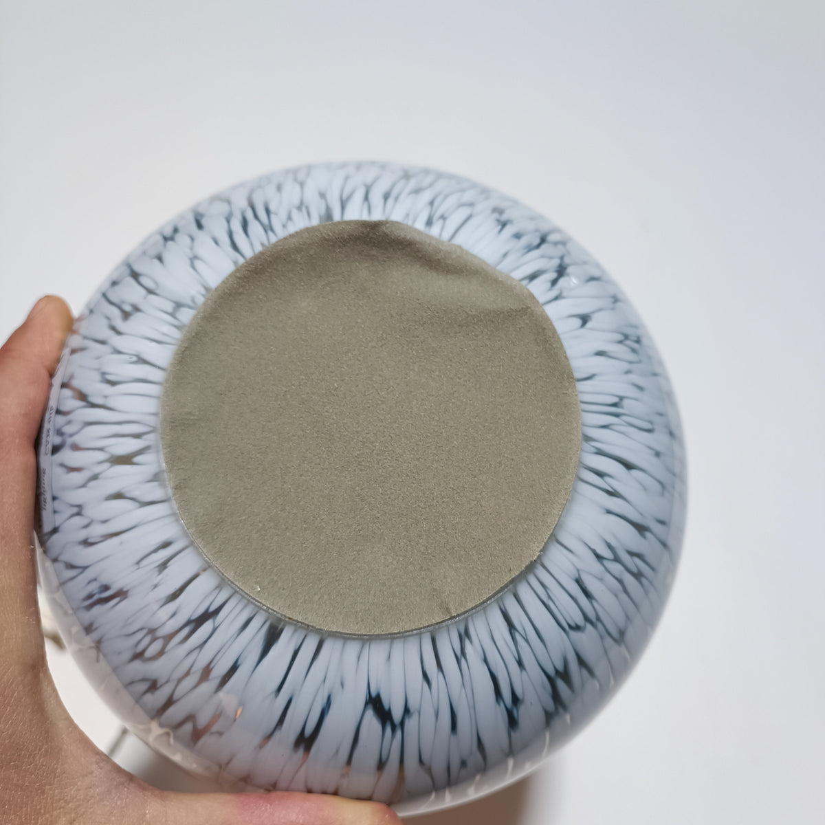 Base de candeeiro de mesa em vidro opala e prata – vista 3