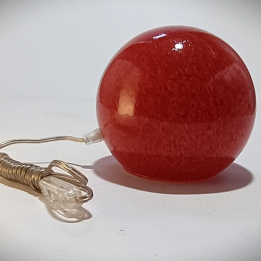 Ball table lamp in marbled red hand-blown glass – view 3