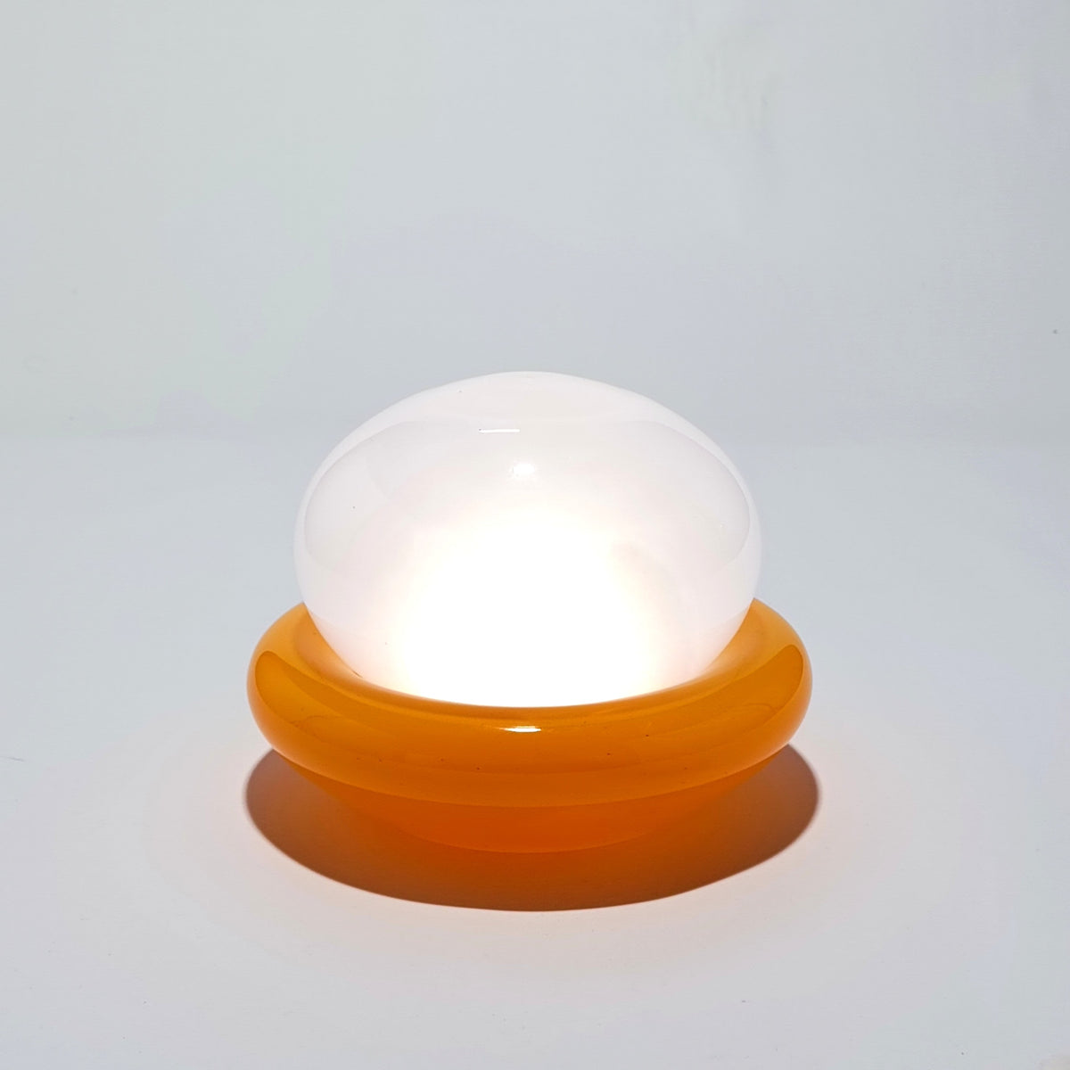 Cordless table lamp in orange glass, Nebulume model – view 2