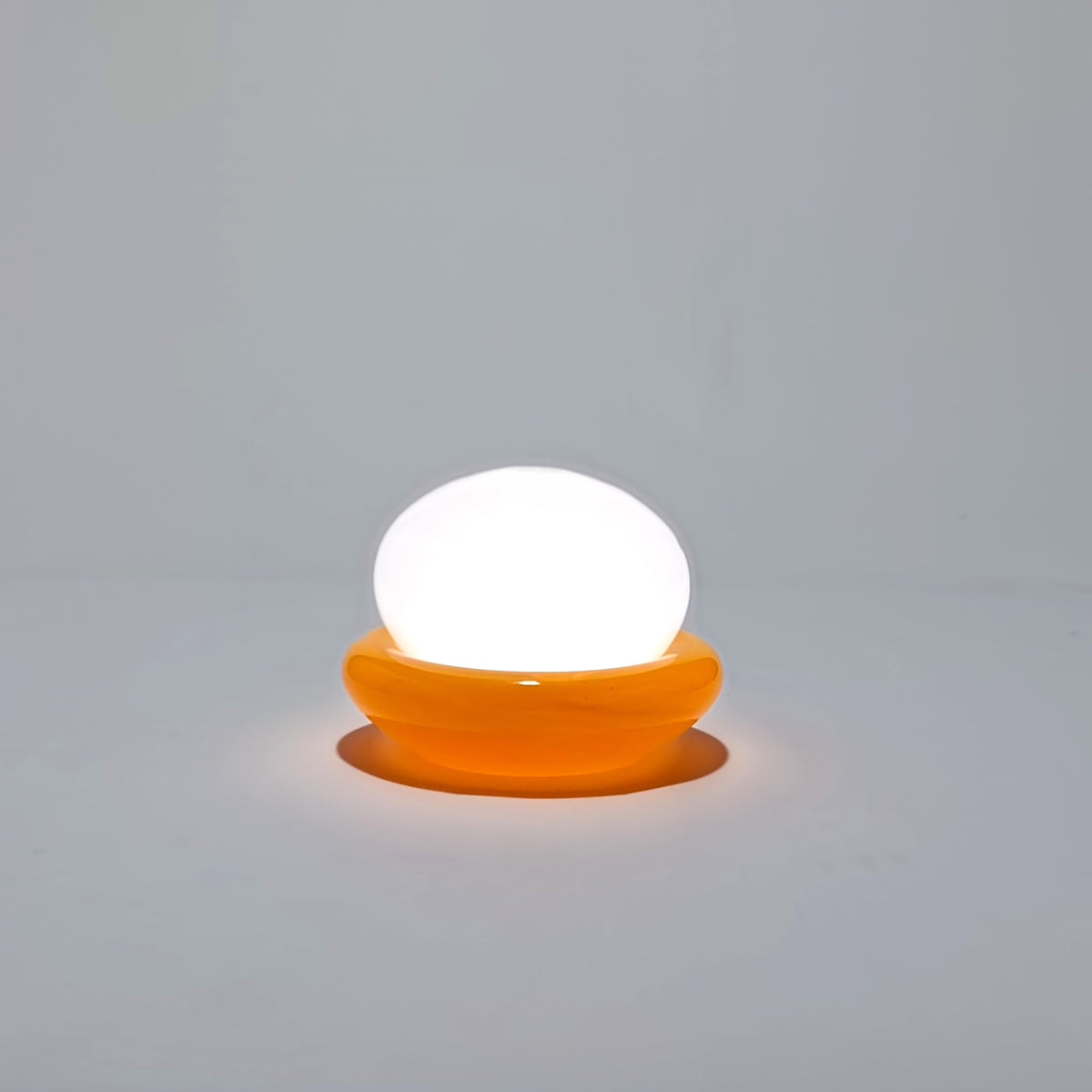 Cordless table lamp in orange glass, Nebulume model – view 4