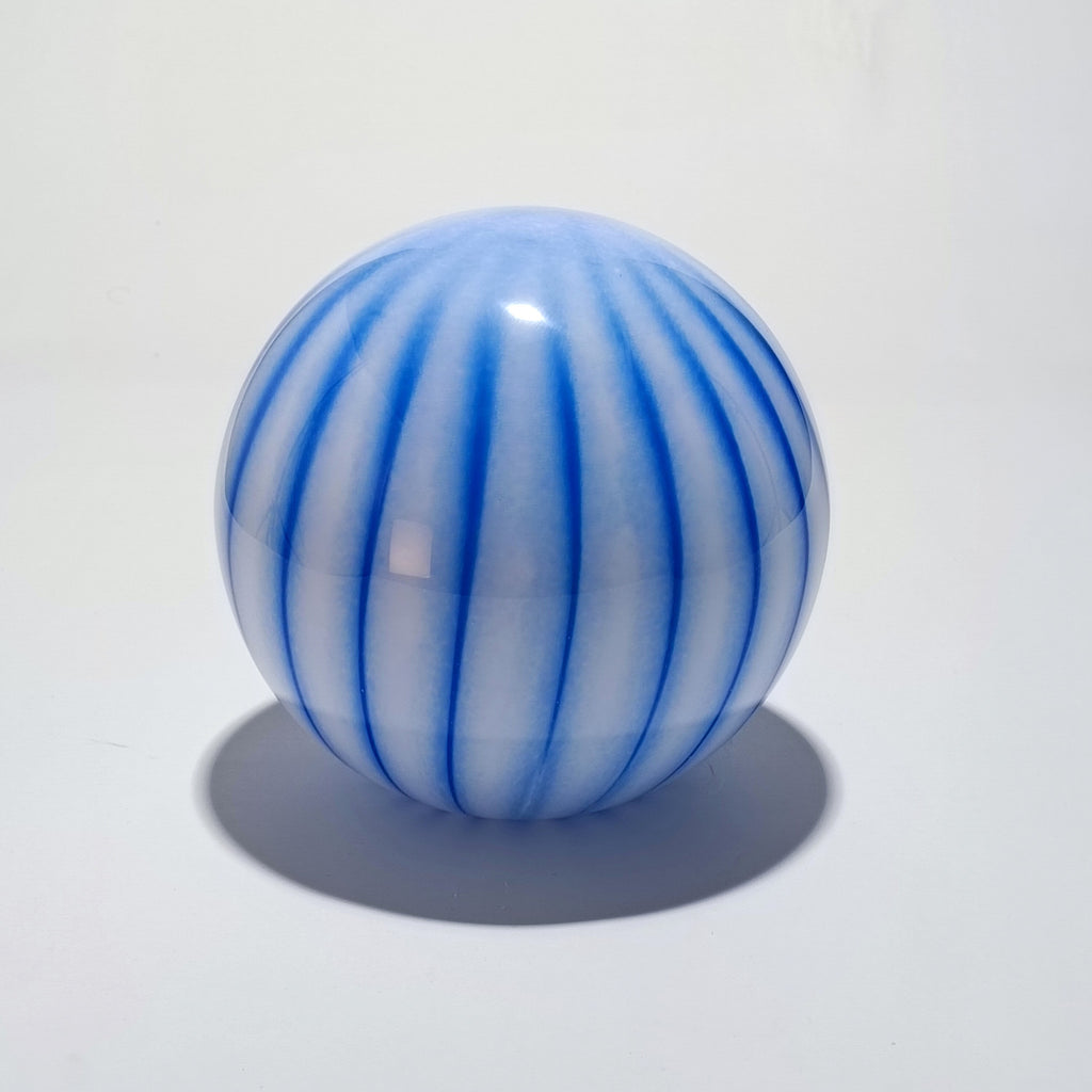 Cordless table lamp in opal glass with blue stripes, Ø 25 cm – view 2