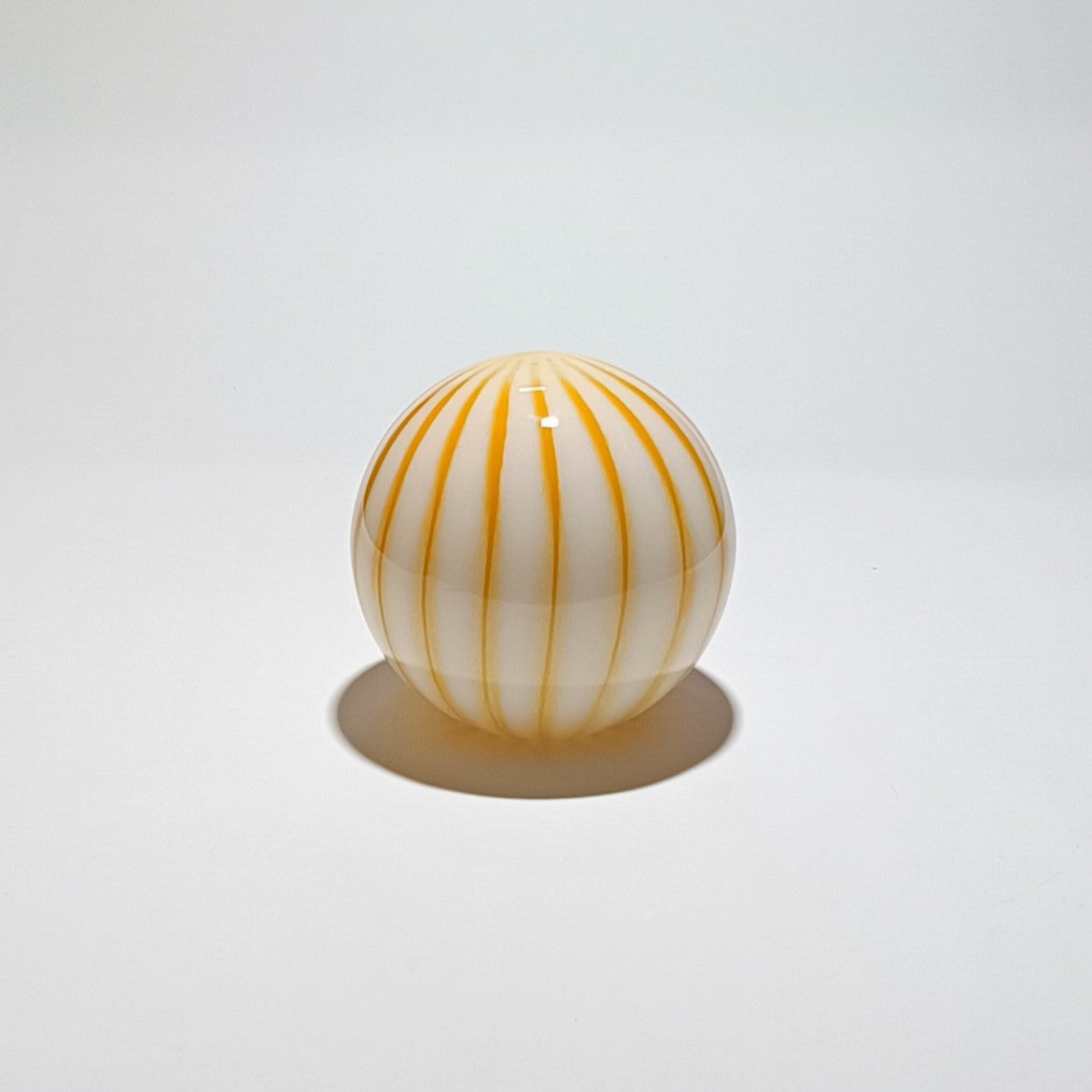 Cordless table lamp in yellow striped blown glass, Ø 25 cm