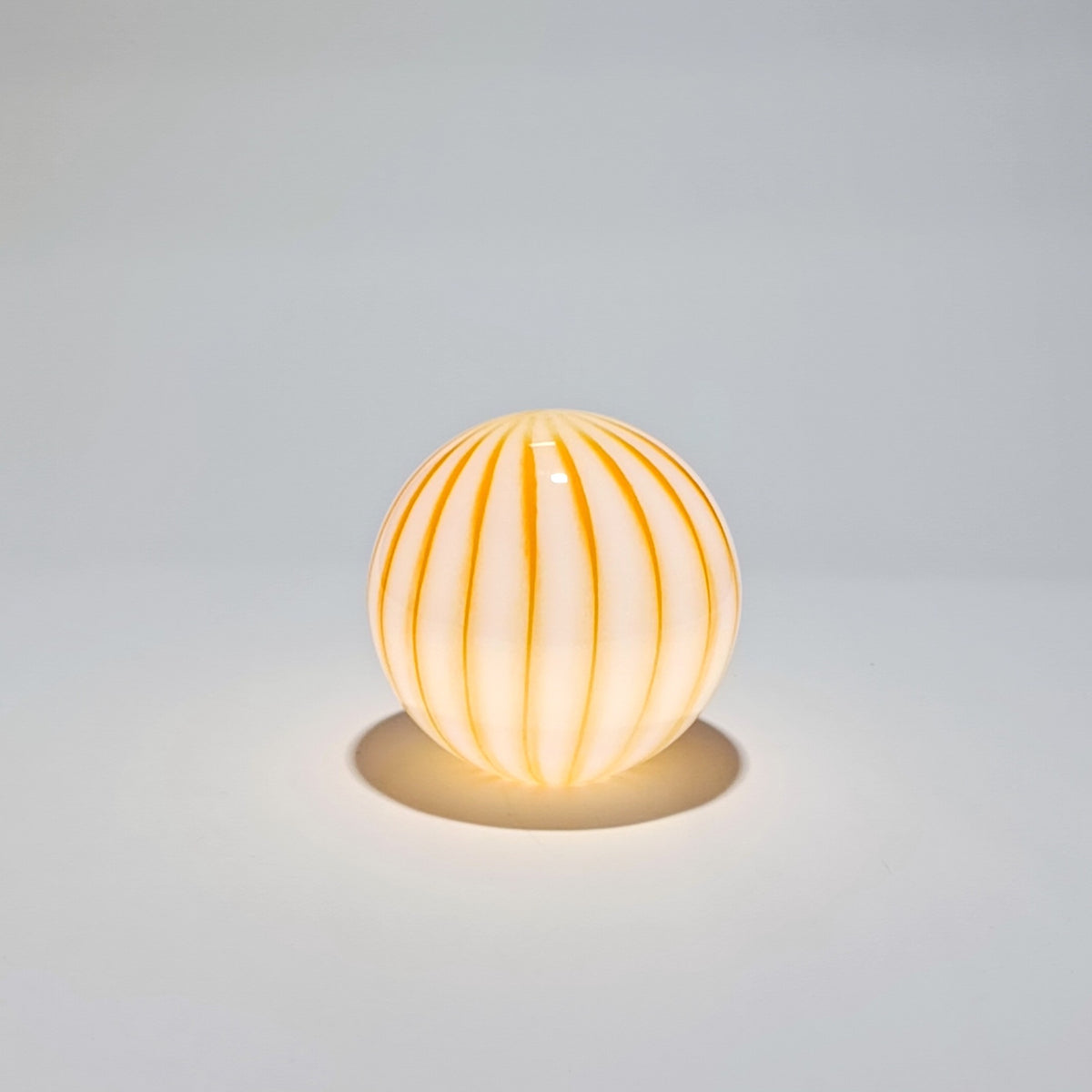 Cordless table lamp in yellow striped blown glass, Ø 25 cm – view 3