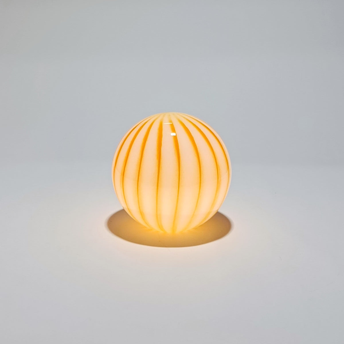 Cordless table lamp in yellow striped blown glass, Ø 25 cm – view 4