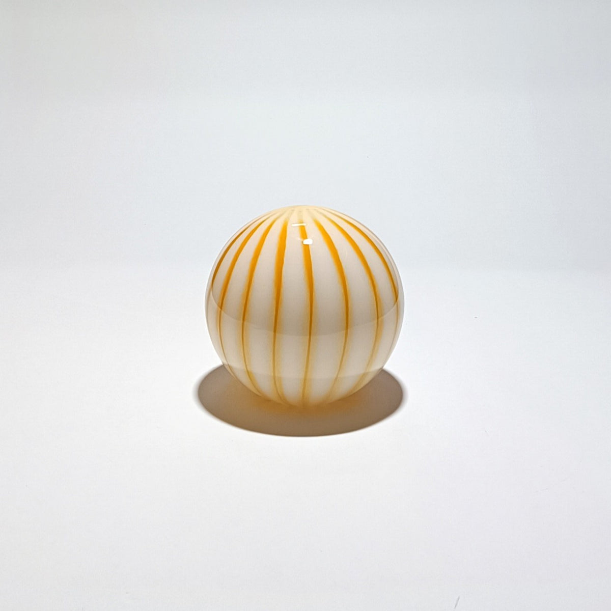 Cordless table lamp in yellow striped blown glass, Ø 25 cm – view 5