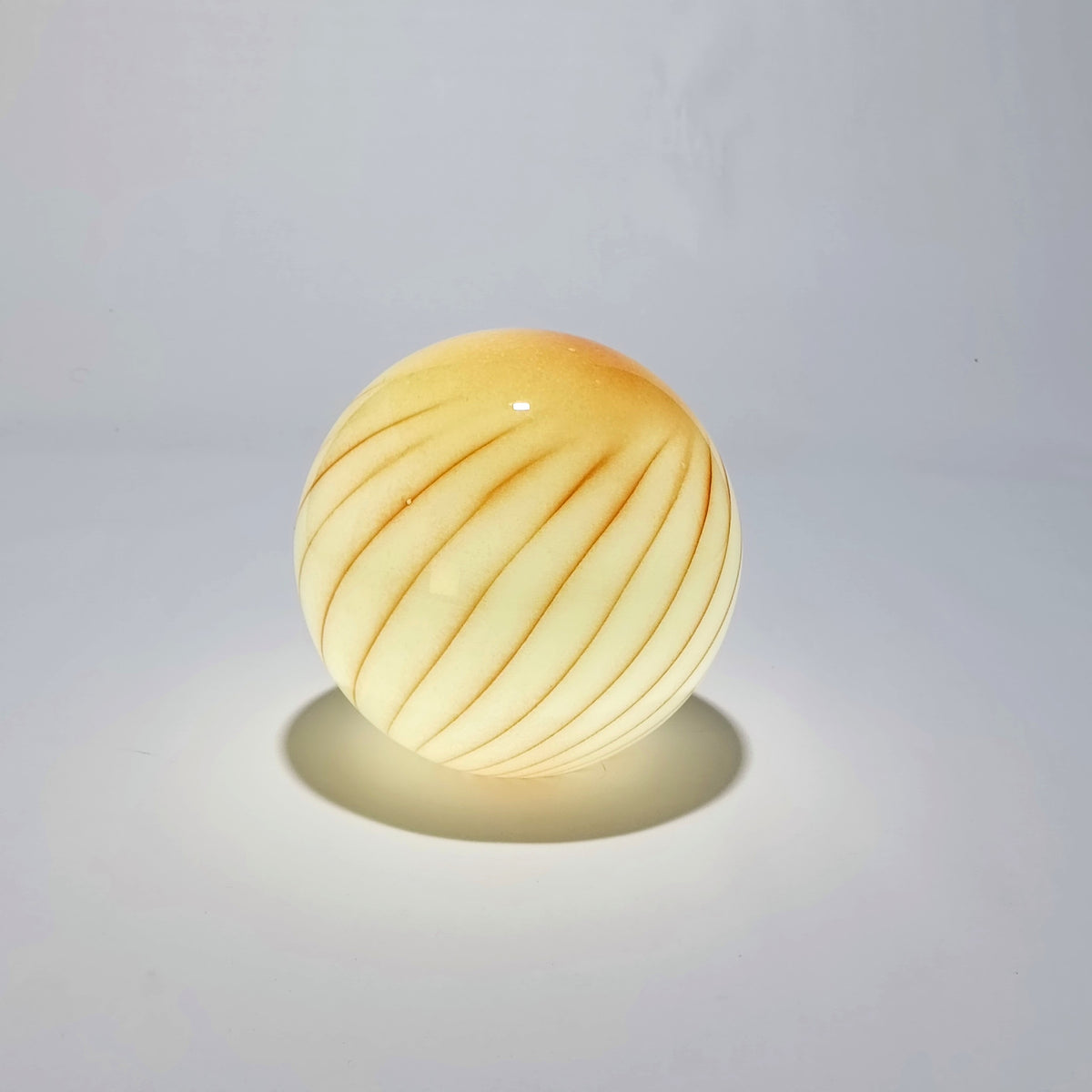 Cordless table lamp in orange striped blown glass, Ø 25 cm – view 3
