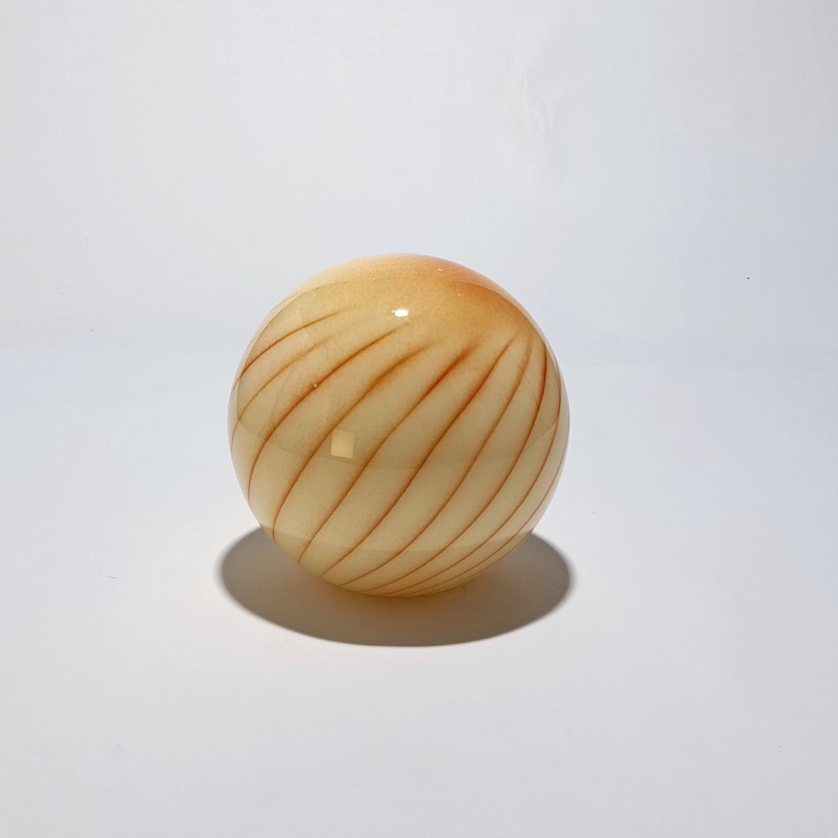 Cordless table lamp in orange striped blown glass, Ø 25 cm – view 4