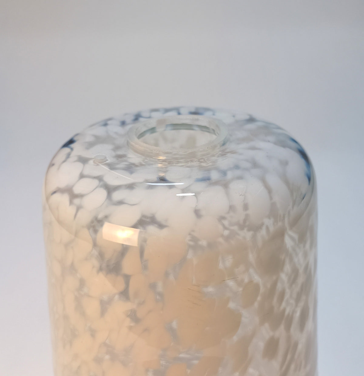 Ceiling pendant light in glass with opal speckles – view 10