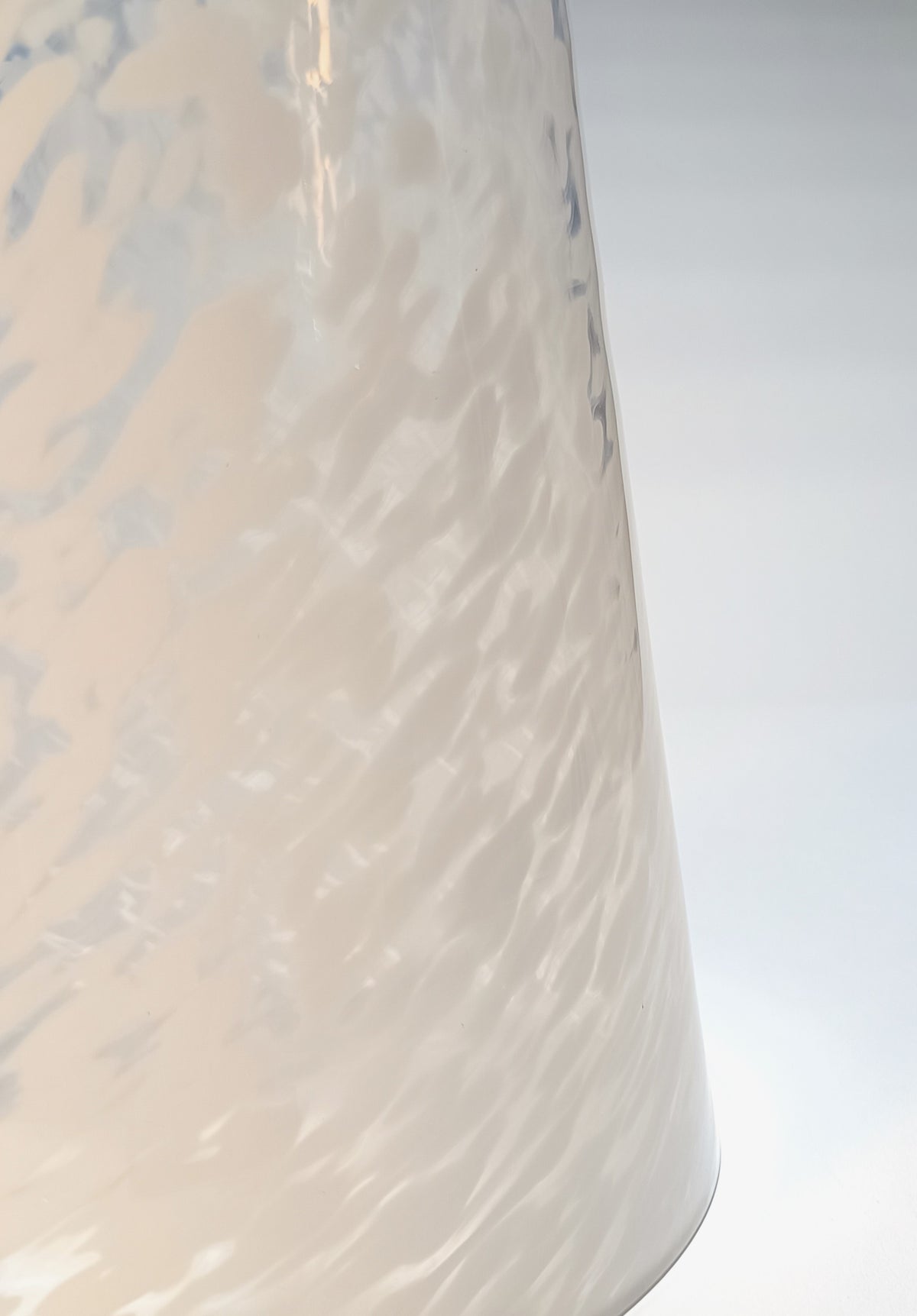 Ceiling pendant light in glass with opal speckles – view 13