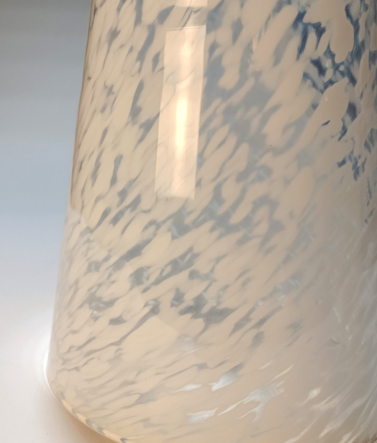 Ceiling pendant light in glass with opal speckles – view 9