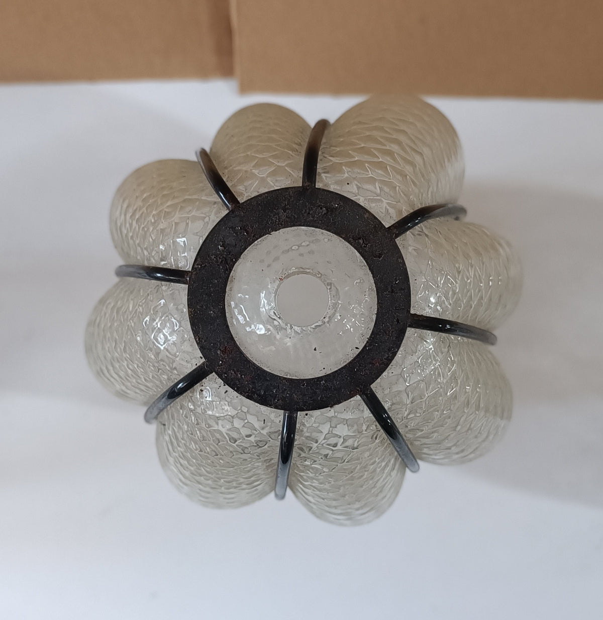 Conjunto de 3 lanternas em vidro texturado com estrutura metálica – vista 3