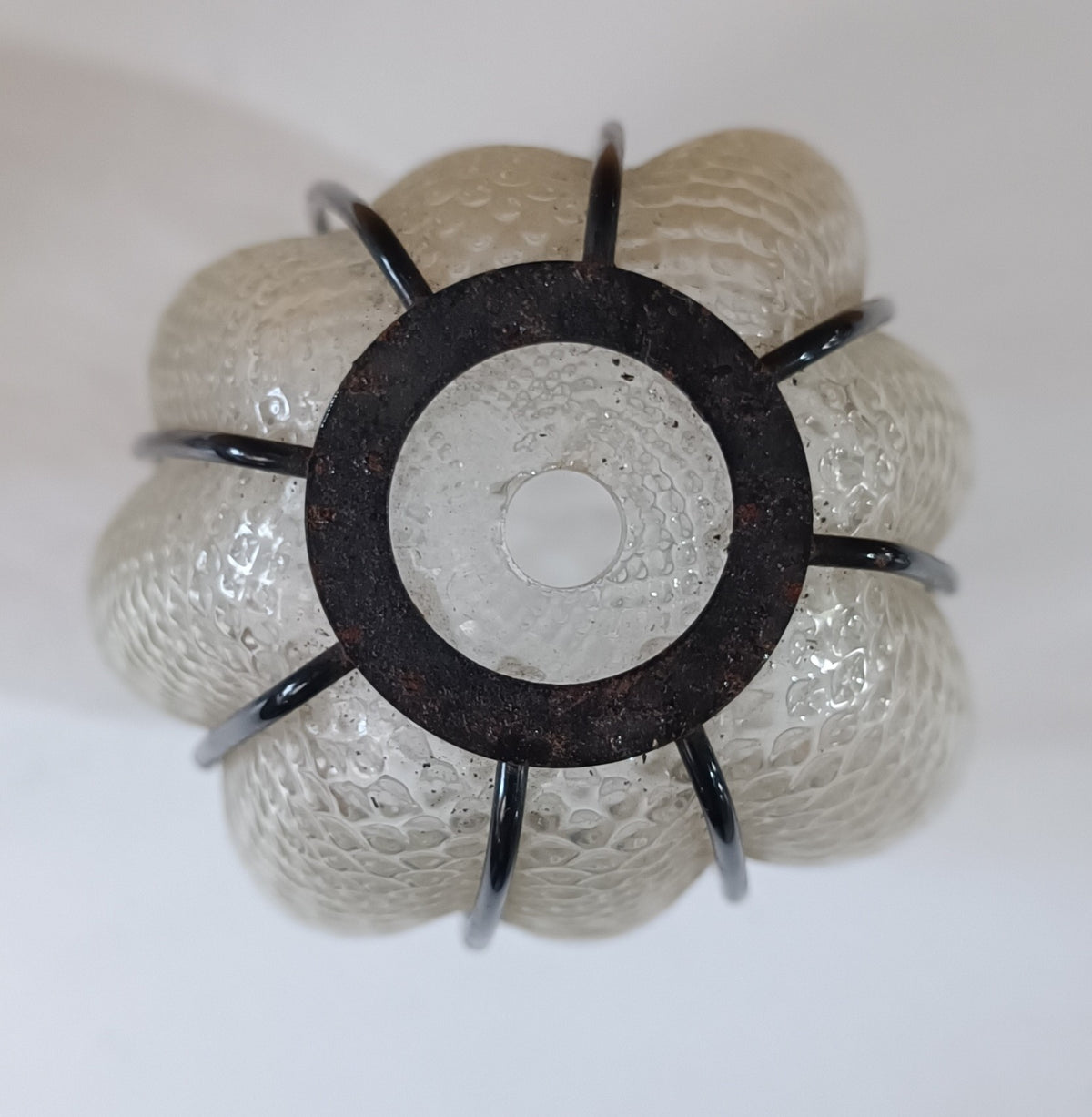 Conjunto de 3 lanternas em vidro texturado com estrutura metálica – vista 4