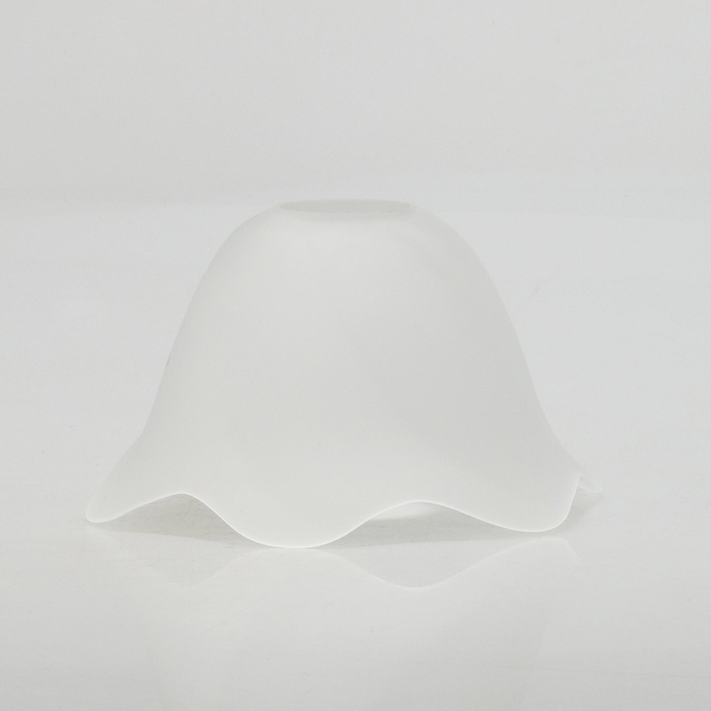 Tulipán de cristal esmerilado con contorno ondulado