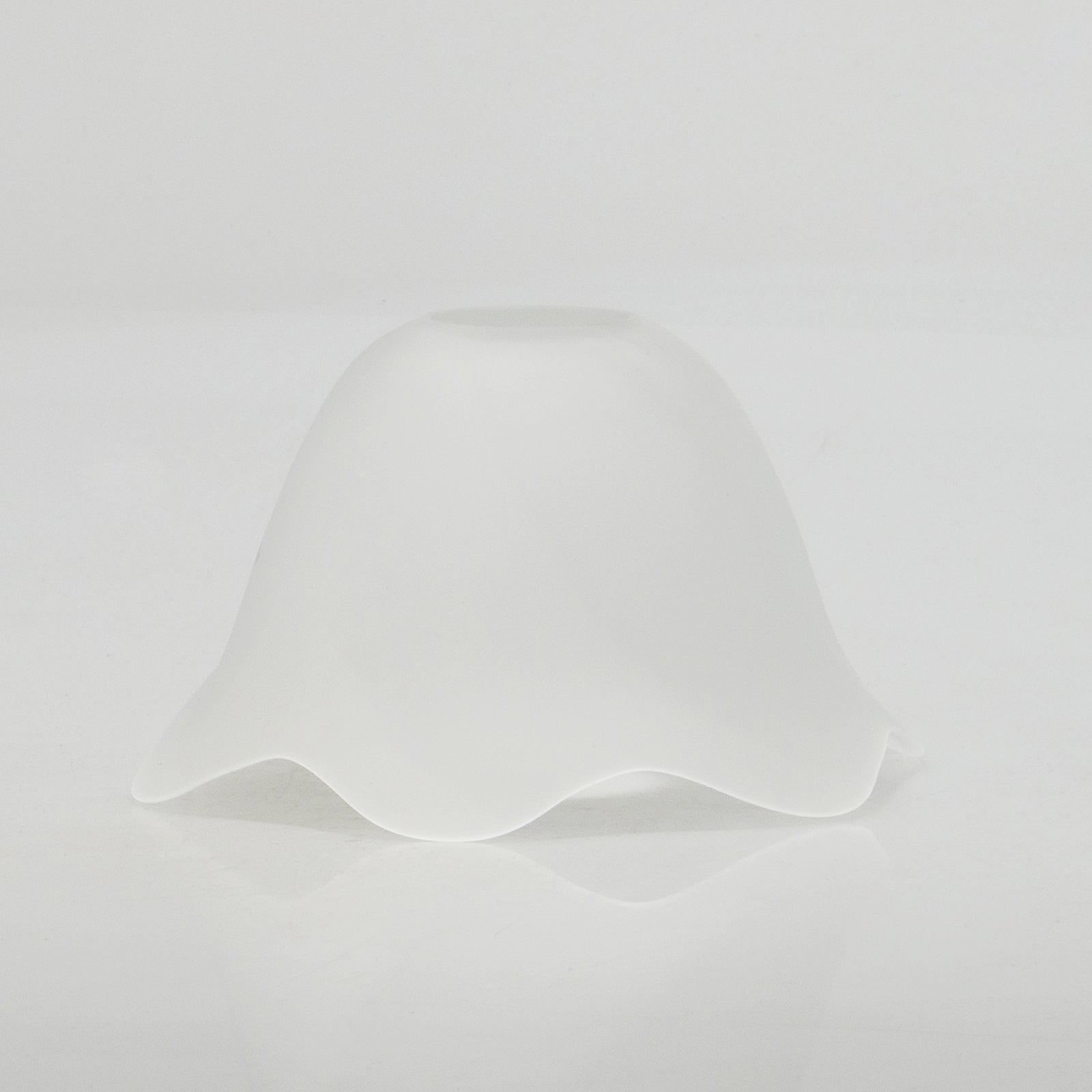Tulipe en verre dépoli avec bord ondulé