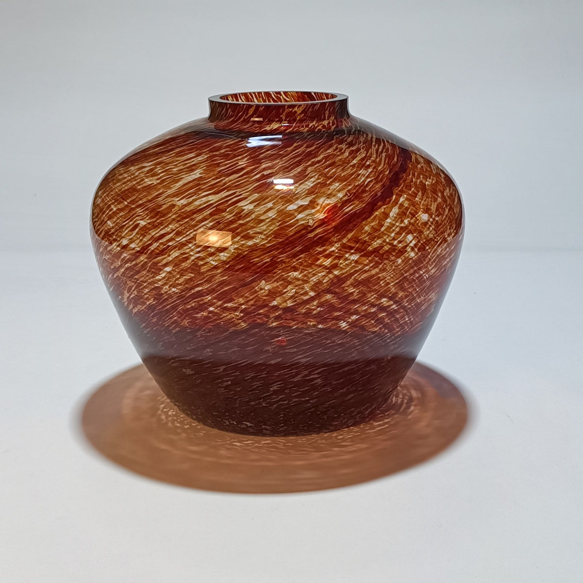 Jarra esfera em vidro soprado âmbar, artesanal – vista 2