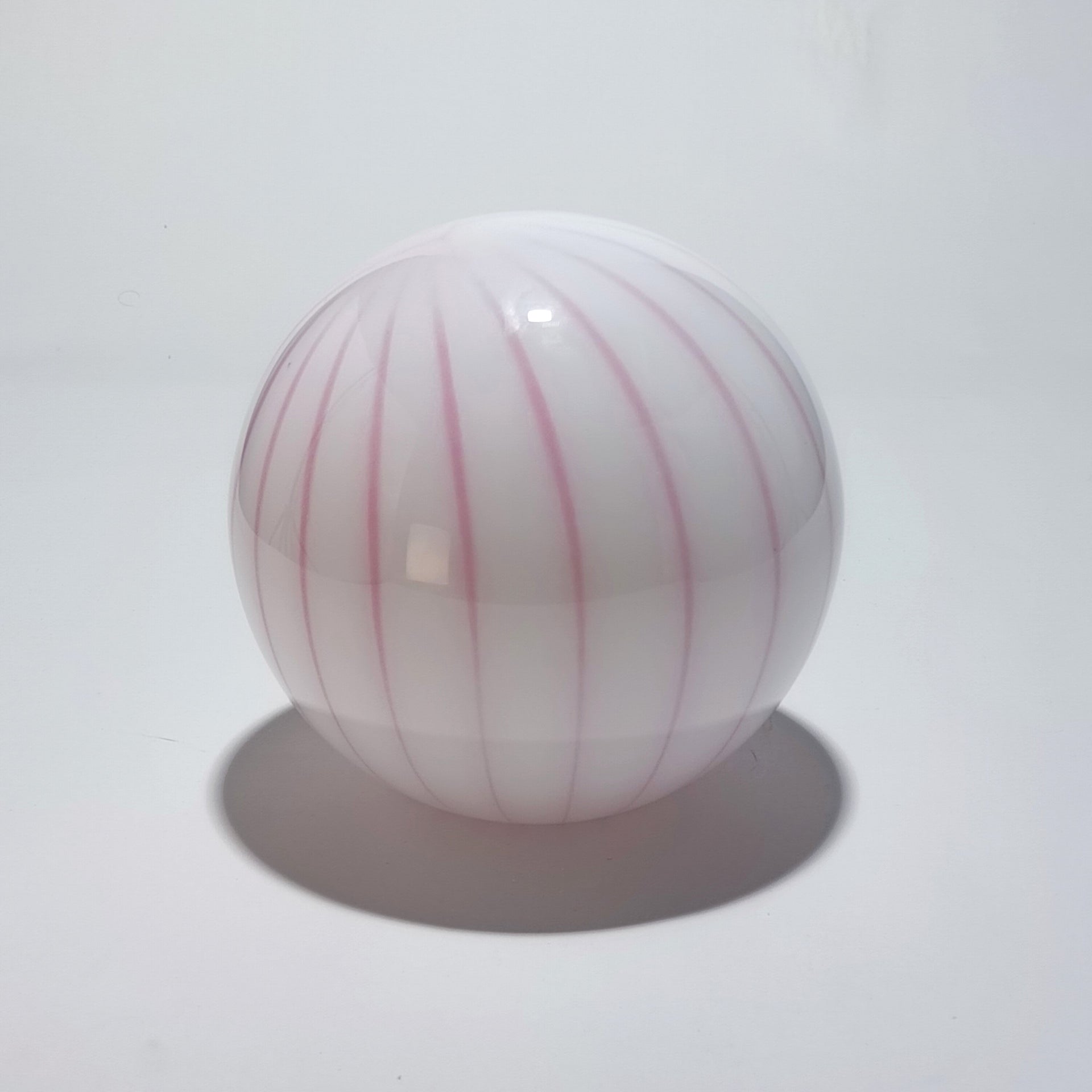 Lámpara de mesa inalámbrica de vidrio soplado – Rosa con rayas | Ø 25 cm