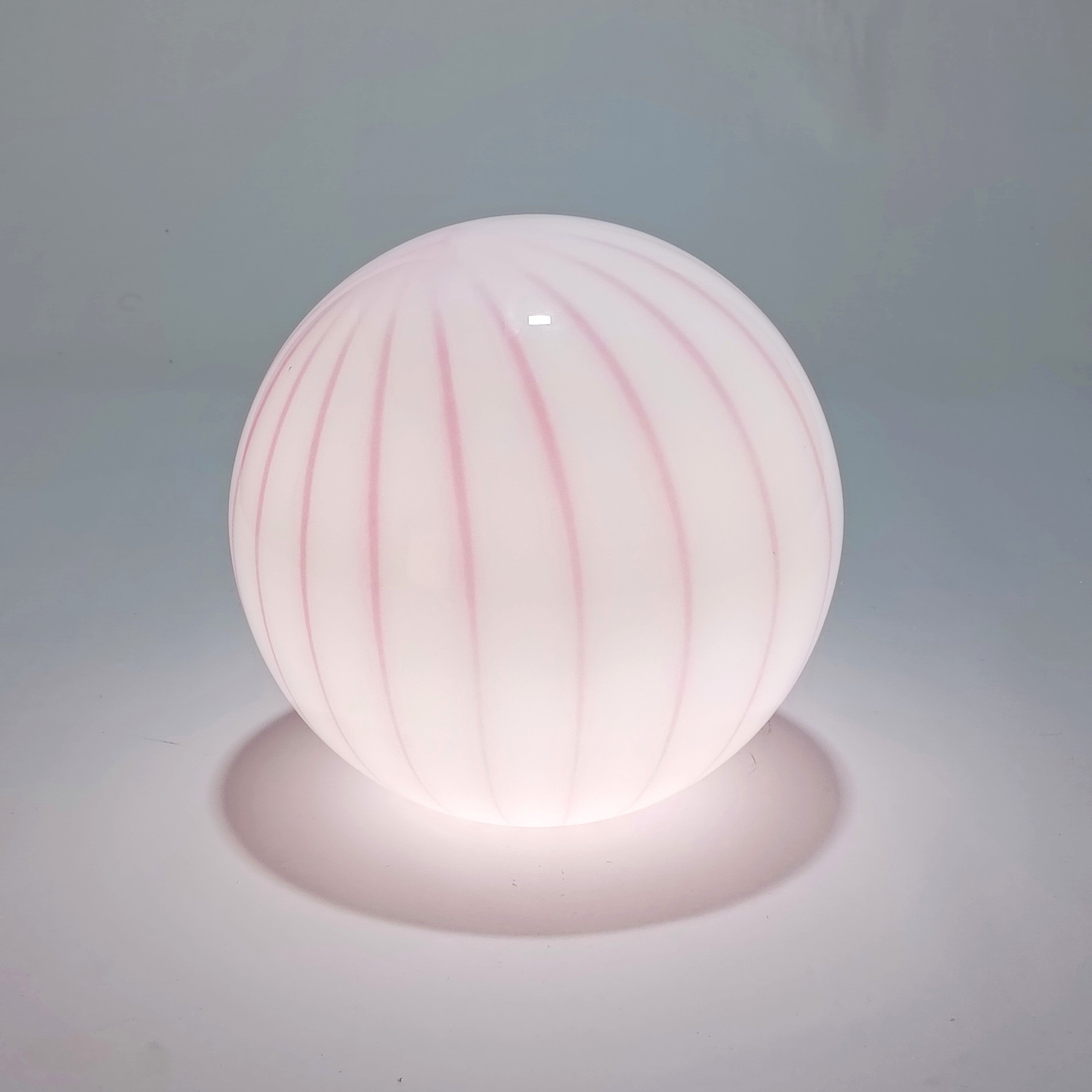 Candeeiro de Mesa Sem Fios em Vidro Soprado – Rosa Raiado | Ø 25 cm